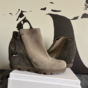 Sorel Women's Suede Wedge Ankle Boots in Taupe and Olive